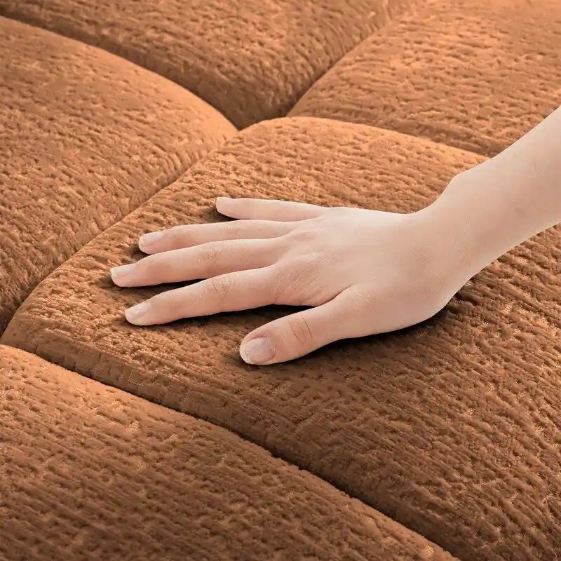 110,2 Canapé trois places en chenille, 1 pouf