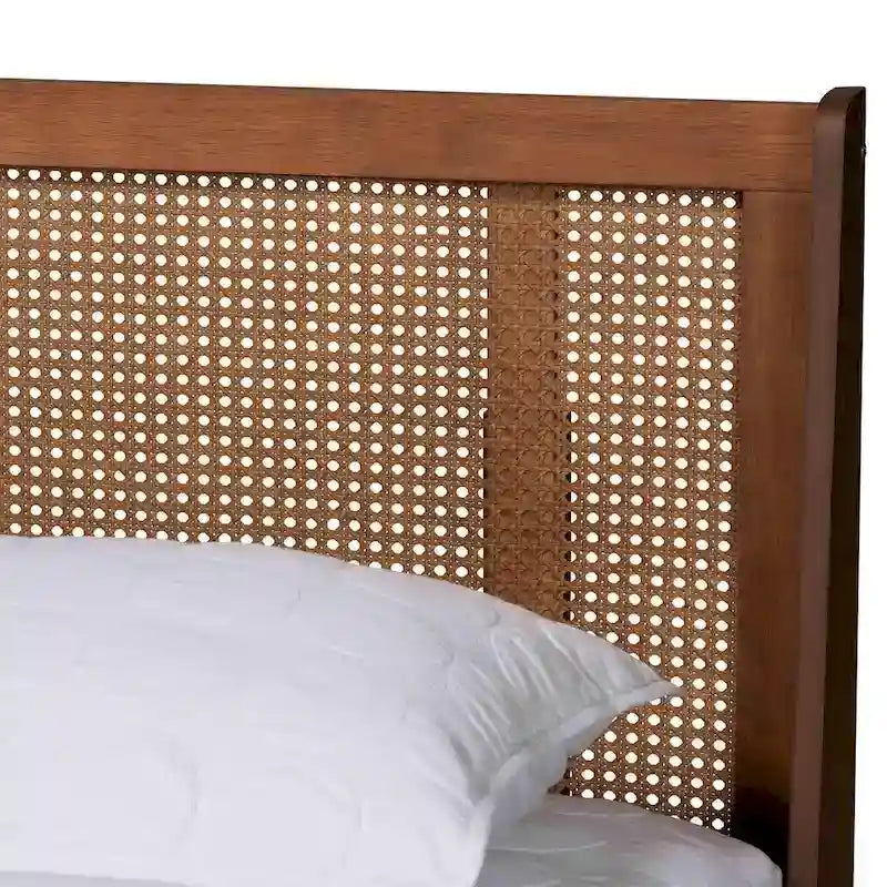 Lit plateforme en bois fini noyer brun de style Mid-Century Modern