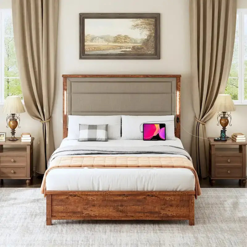Cadre de lit Queen Size avec tête de lit rembourrée, avec station de recharge et lumières LED, lattes en bois, aucun sommier tapissier requis