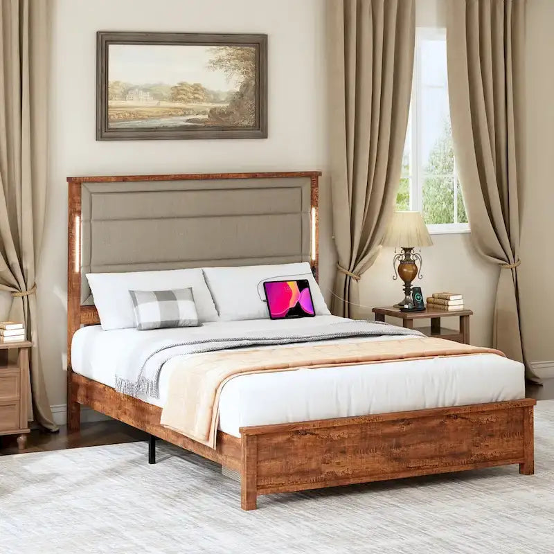 Cadre de lit Queen Size avec tête de lit rembourrée, avec station de recharge et lumières LED, lattes en bois, aucun sommier tapissier requis